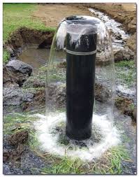 Photo de l'eau  la sortie d'un vrai puits artsien